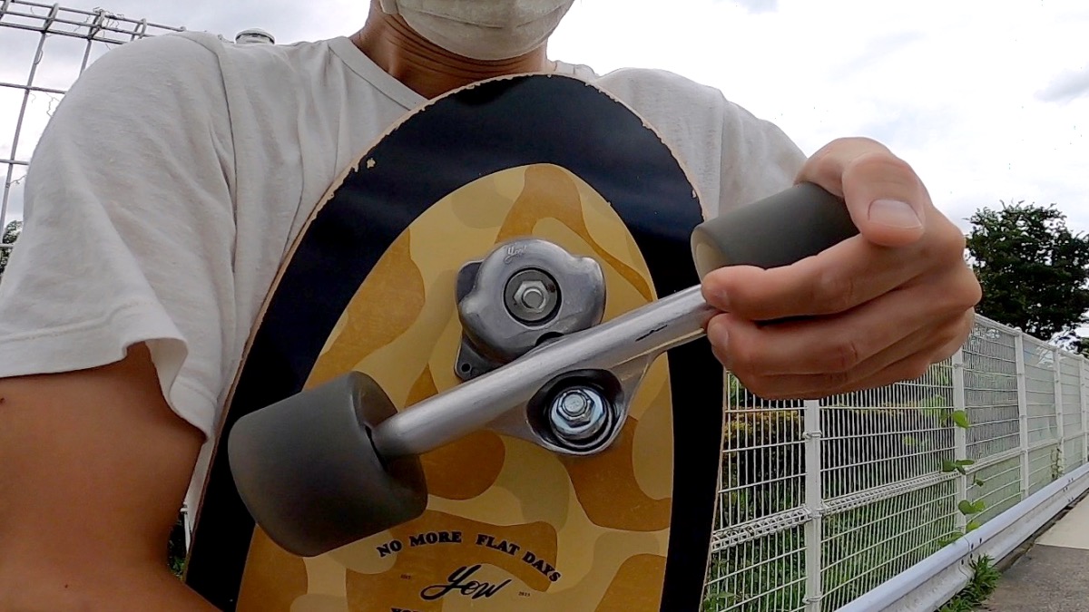 ヤウサーフスケート 特許取得のトラックシステム『MERAKI』