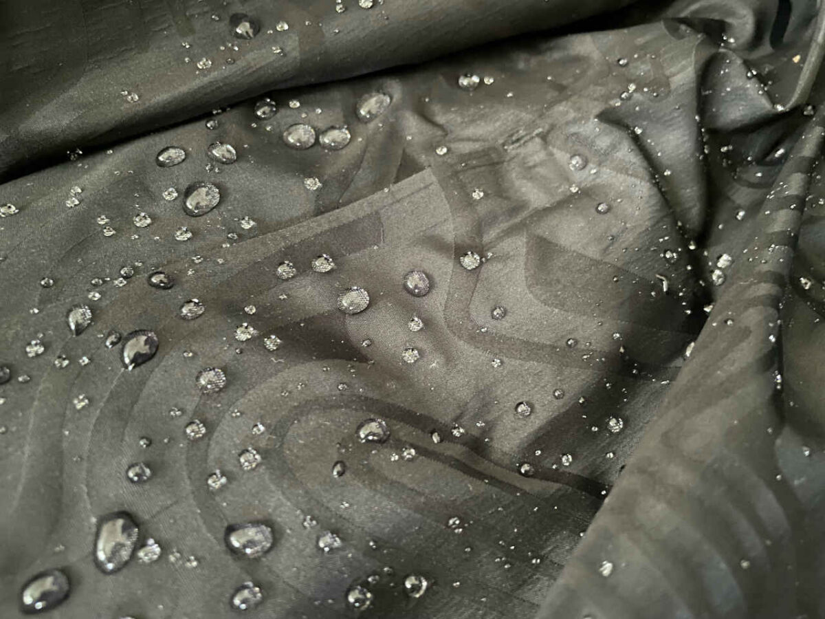 ニクワックスで撥水効果が復活したスノーボードウェア