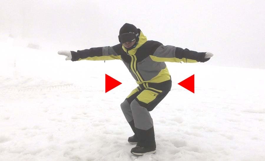 股関節を曲げて正しく低くなる例(稲川光伸氏)