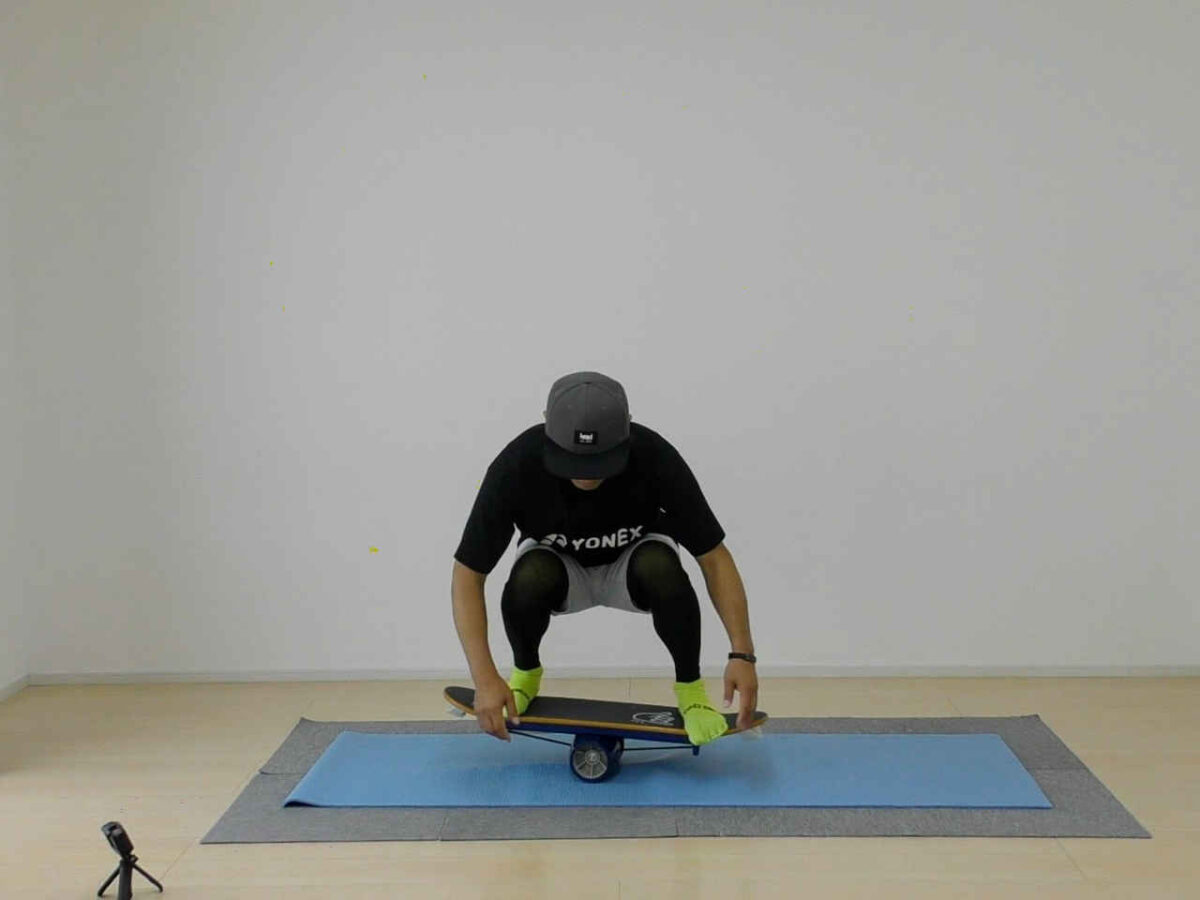 バランスボードPROの上でスクワット