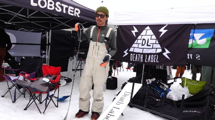 ボードを持つ近藤勇二郎プロ