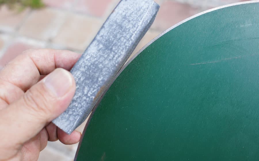 ボードのエッジのダリングをしているところ